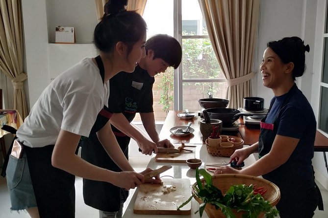 Private Customizable Thai Cooking Class - Group Size and Bookings