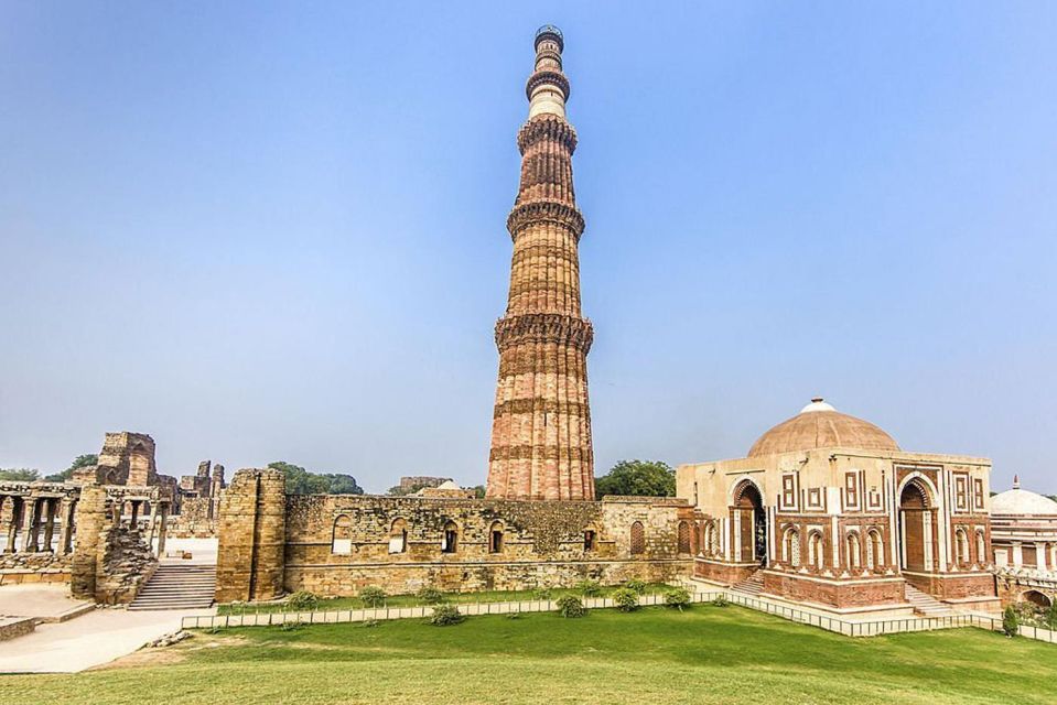 Private Delhi Agra Lucknow Ayodhya Varanasi Tour From Delhi - Accommodations and Amenities