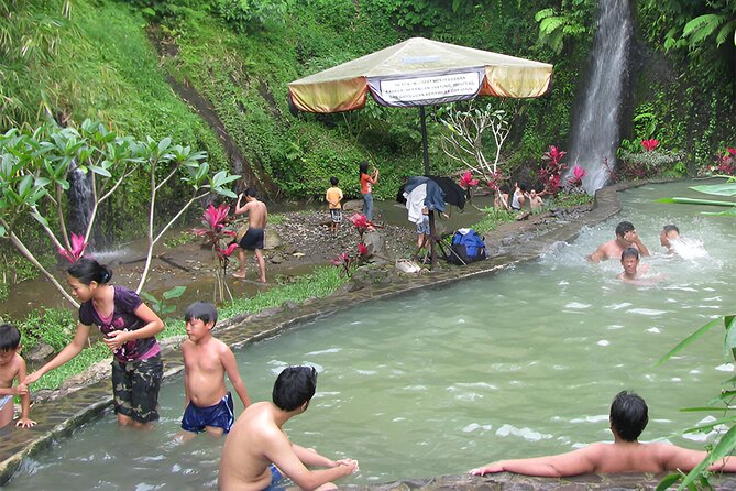 Private Full-Day Tour: Ulun Danu Beratan Temple, Jatiluwih and Tanah Lot Temple - Ulun Danu Beratan Temple