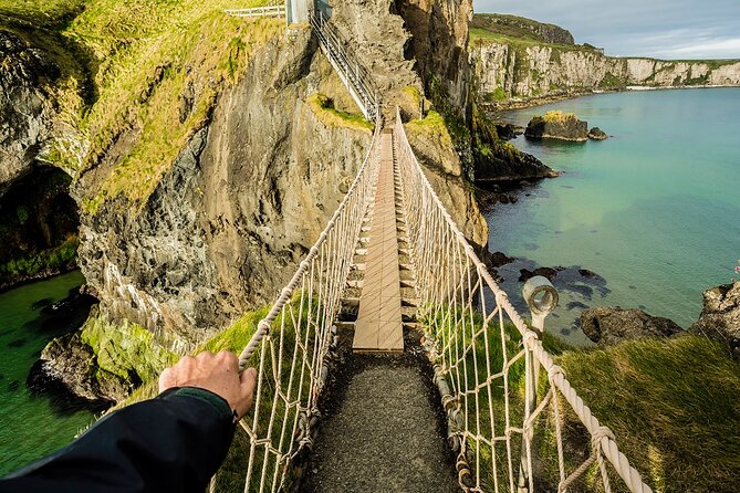 Private Giants Causeway & Coastal Tour From Belfast in Luxury Mercedes - Exploring the Giants Causeway