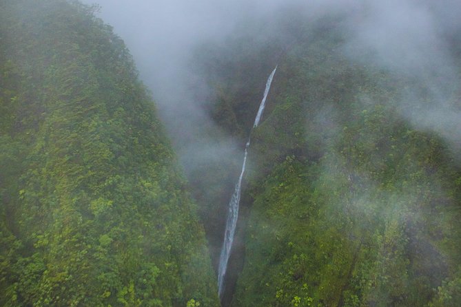 Private Helicopter Oʻahu: Photography Flight ALL WINDOW SEATS - Professional Pilots and Protocols