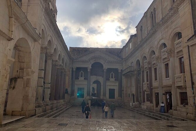 Private History Split Walking Tour in English - Accessibility Information