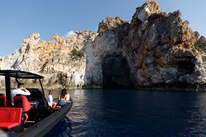 Private Luxury Boat Tour to Kleftiko Milos - Included Amenities and Provisions