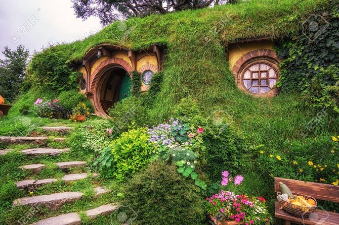 Private Luxury Tour From Auckland to Hobbiton Movie Set and Rotorua for Couples - Accessibility Features