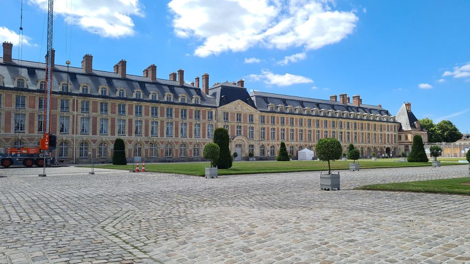 Private Tour to Chateaux of Fontainebleau From Paris - Transportation Details