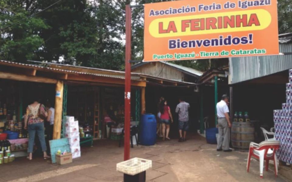 Puerto Iguazu: Hito Tres Fronters and La Aripuca City Tour - Booking and Cancellation Policies