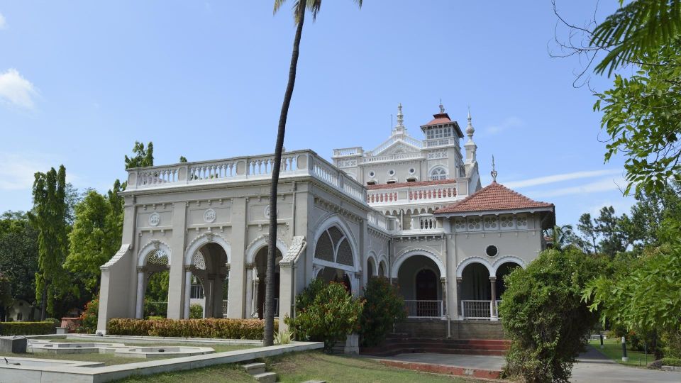Pune: Private Guided Sightseeing Tour by Car With Snacks - Transportation Details