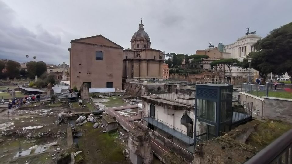 Rome: Guided Walking Tour With Headsets - Experience Highlights