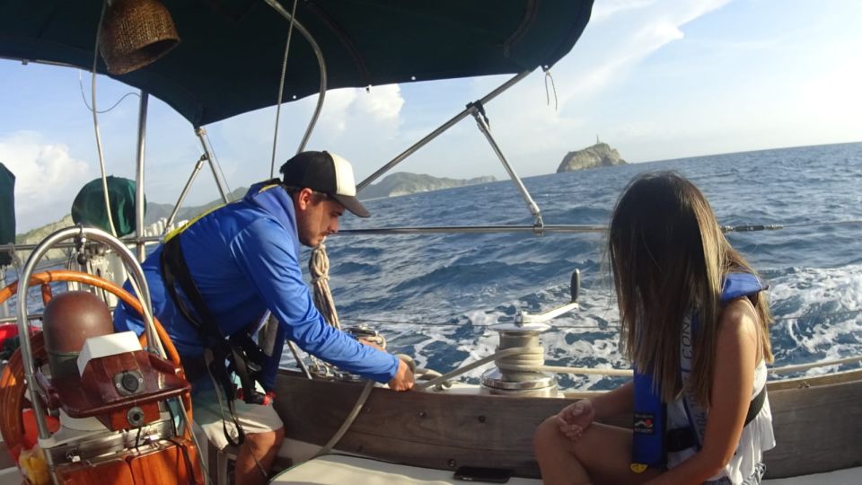 Santa Marta Bay: Sunnset on a Sail Boat - Booking Information