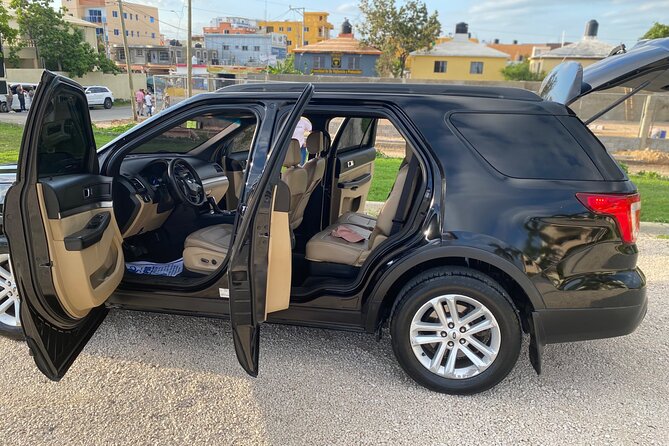 Santo Domingo Elite Transport: Premier and Stylish Car Services. - Customization of Services