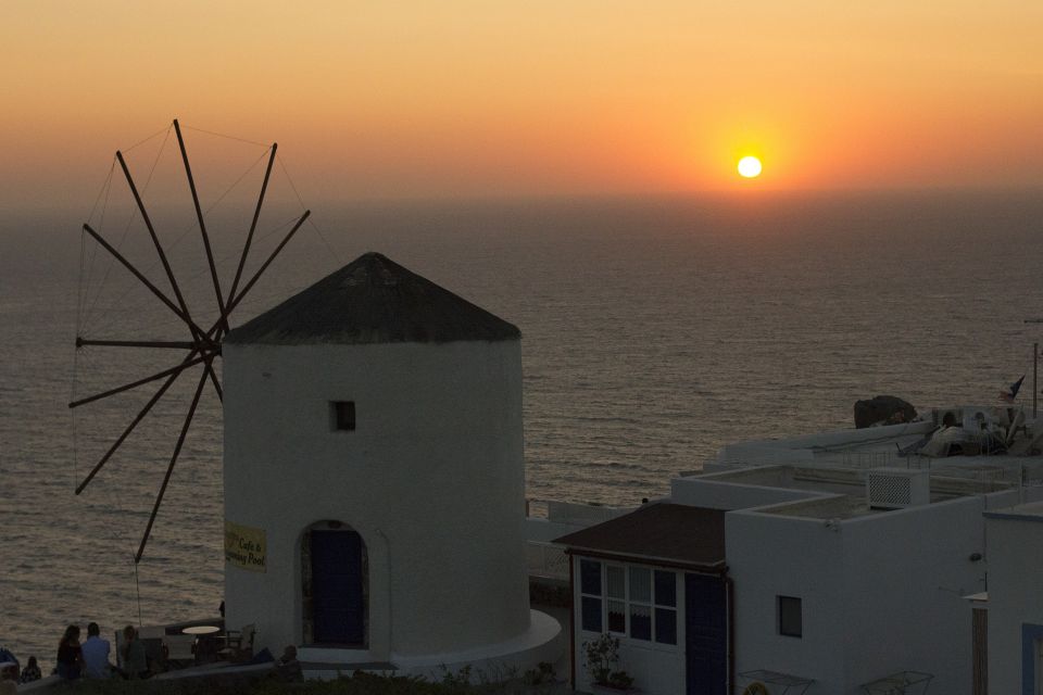 Santorini: Oia Cultural Highlights Sunset Walking Tour - Guided Tour Benefits