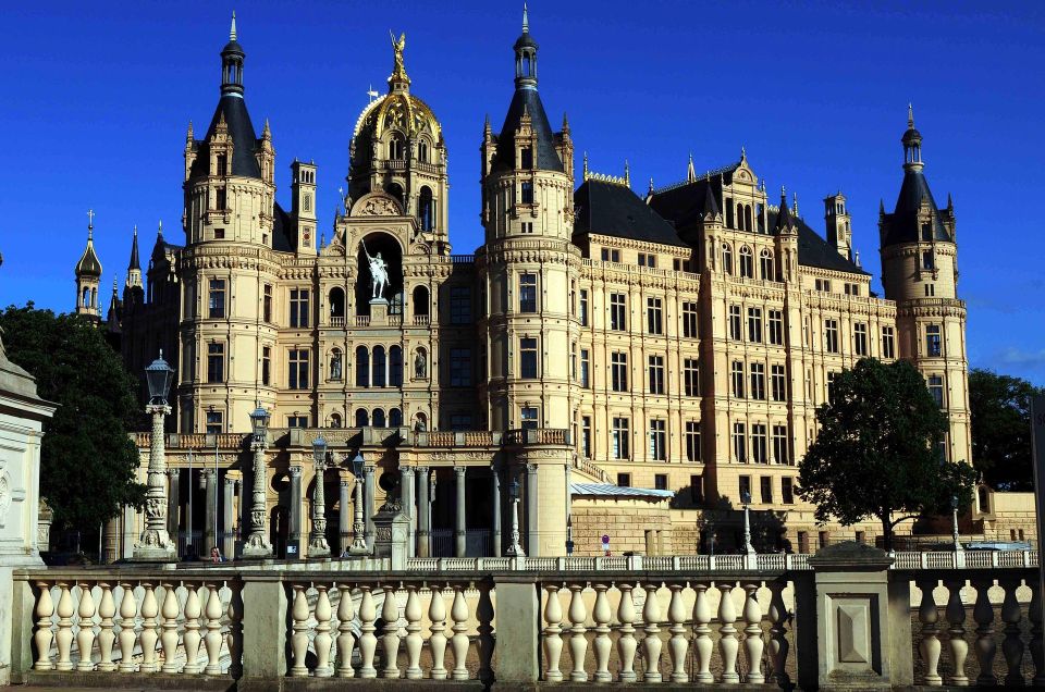 Schwerin - Private Tour of the Castle & Cathedral - Tour Experience