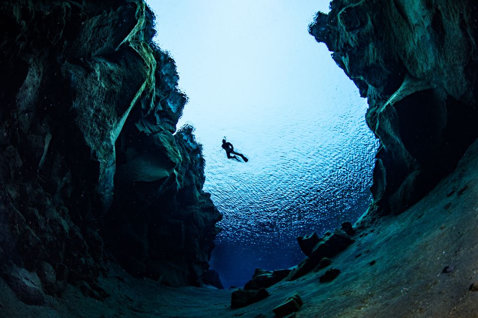 Silfra: Snorkeling Between Tectonic Plates, Meet on Location - Participant Restrictions