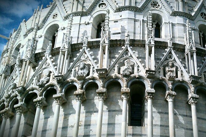 Skip-the-line Leaning Tower of Pisa Guided Small-Group Tour - Climbing the Leaning Tower