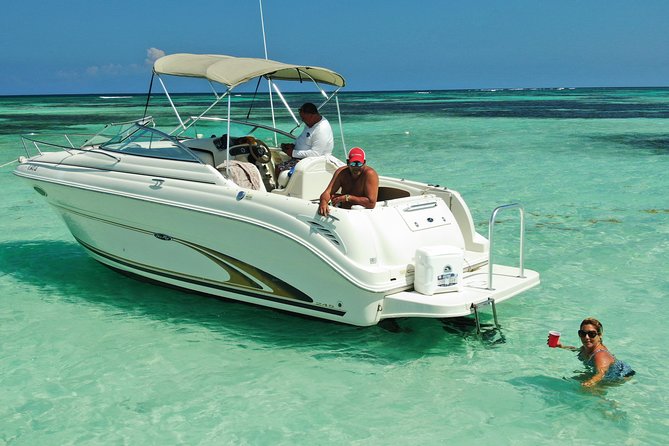 Snorkel & Sandbar on Private Searay Yacht 25ft in Cap Cana Marina ,Punta Cana - Ideal Group Size