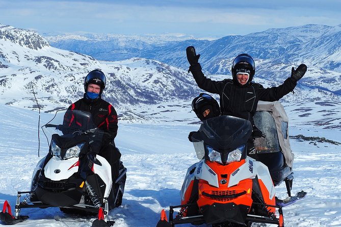 Snowmobile Safari in the Mountain Plateau of Finnmarksvidda - Safety and Equipment