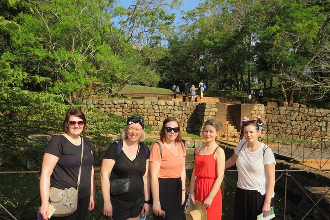 Sri Lanka Tours Package in 9 Days (Amazing Sri Lanka) - Meeting and Pickup Details