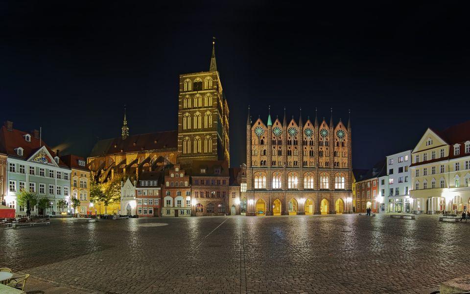Stralsund: Old Town Evening Tour With a Night Watchman - Accessibility and Cancellation Policy