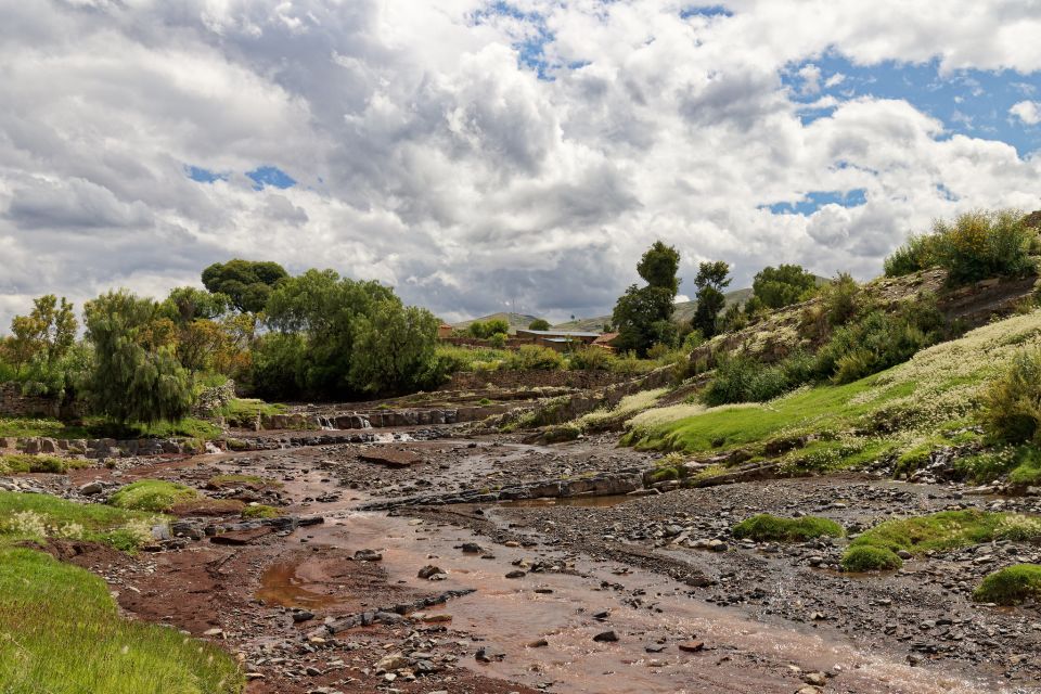 Sucre: Maragua Crater Hike & Dinosaur Footprints 1 Day Tour - Group and Private Services