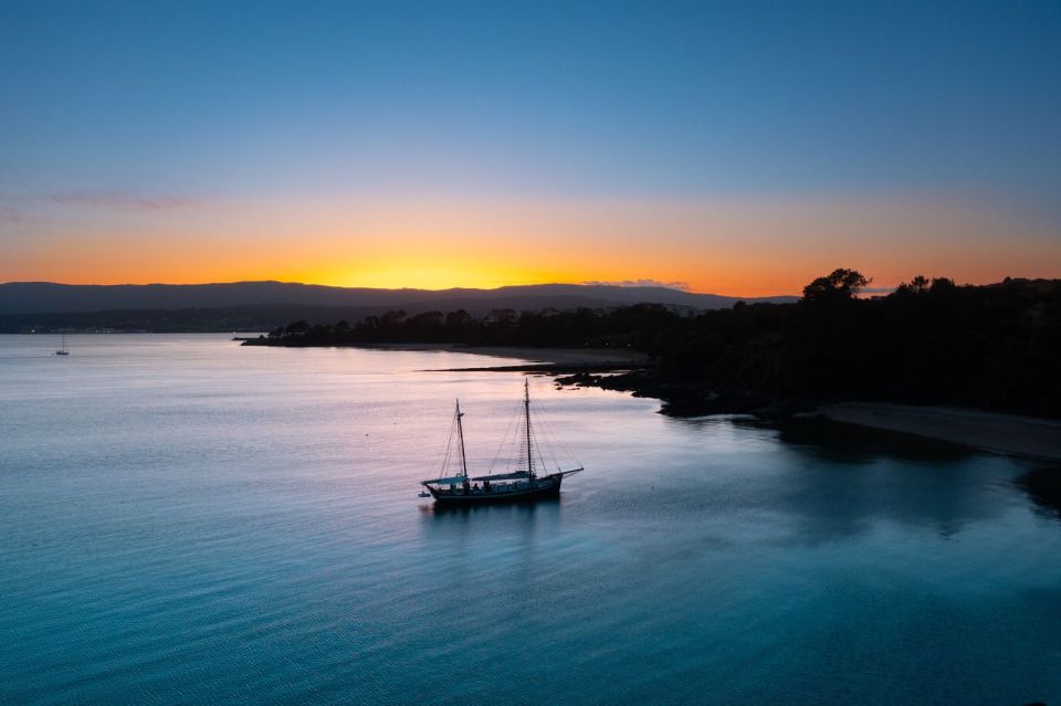 Sunset in Schooner Sailing Vigo Ria - Sunset Viewing Tips