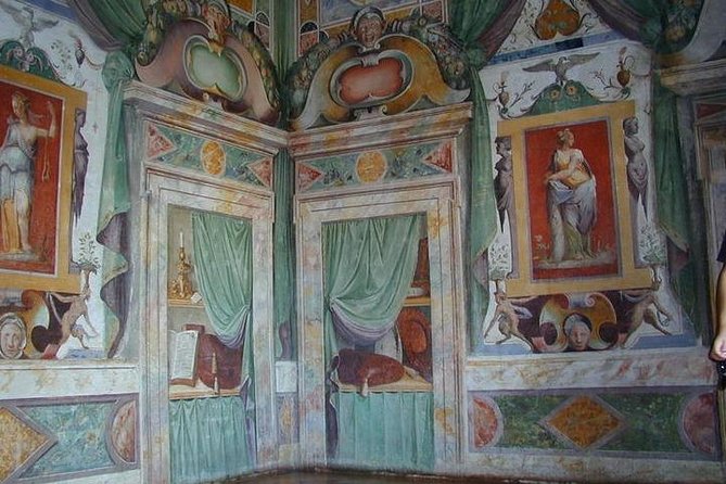 Tivoli Gardens and Hadrians Villa Full Day Guided Tour - Visiting Tivoli Gardens
