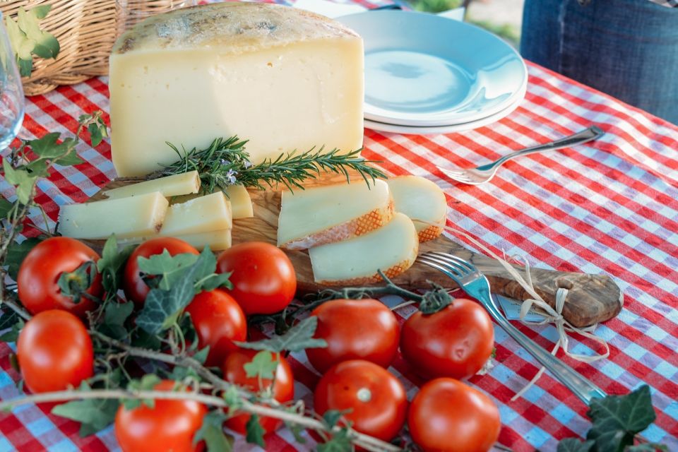 Traditional Home Cooking Experience in Lecce - Homemade Bread and Local Wines