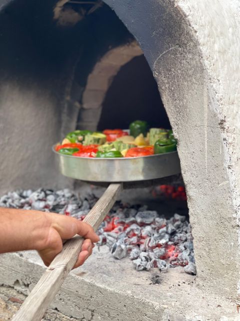 Traditionell Cooking Class in Wood Oven - Language and Guidance