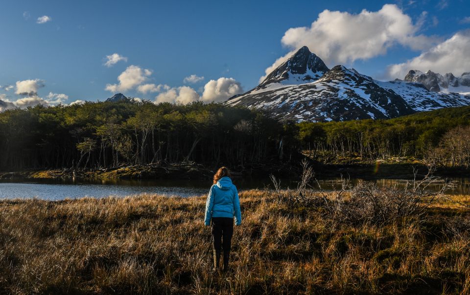 Ushuaia: Esmeralda Lagoon Hiking Tour With Lunch and Drinks - Lunch and Refreshments