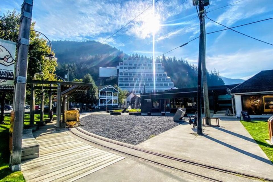 Vancouver, Squamish, Cypress Mountain Day Tour - Exploring Squamish