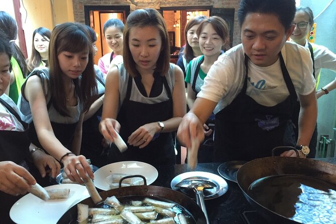 Vegan Cooking Class and Market Tour With Chef Tien - Meeting Point and Transport
