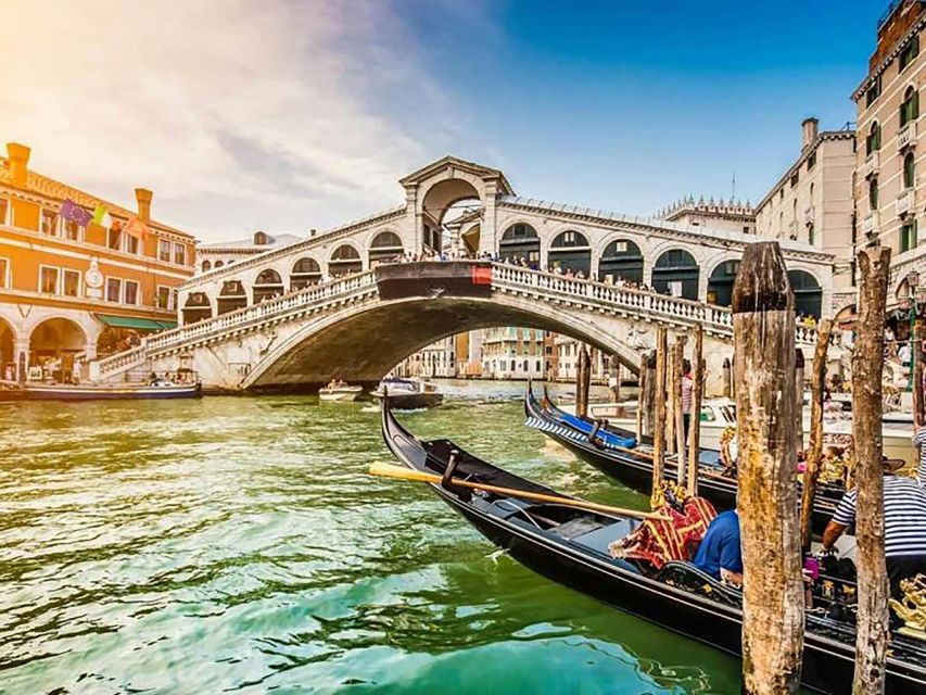 Venetian Magic: Walking and Gondola Adventure - Discovering Hidden Gems