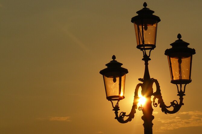Venice Photography Walking Tour With Private Guide - Exploring the Backstreets