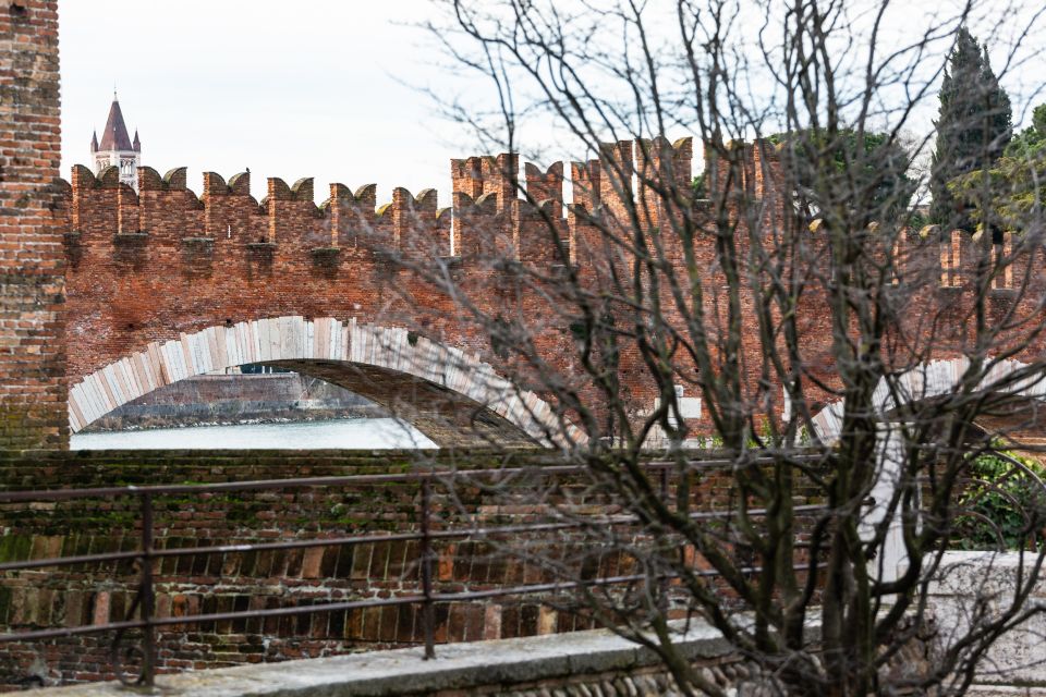 Verona: Night Walking Tour - Key Stops of Interest