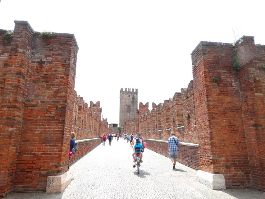 Verona Private Tour: the Place of Lovers - Ponte Pietra and Roman Heritage