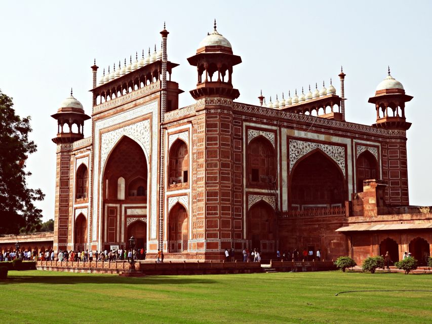 Visit Agra in Private Car With Guide Service - Exploring Agra Fort