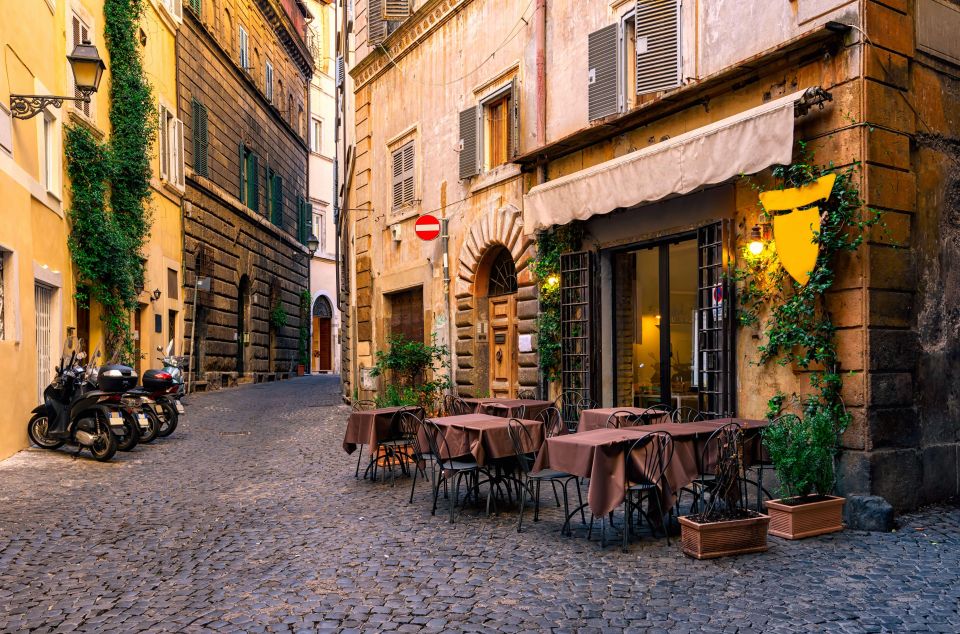 Walking Tour in Rome: Romes Squares and Fountains - Exploring Piazza Di Spagna