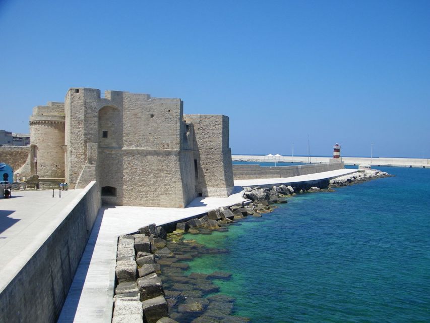 Walking Tour In The Wonderful Monopoli - Navigating the Narrow Alleys