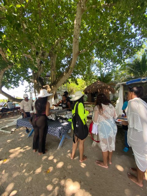 5 Islands Tour Snorkel, Lunch and Music Cartagena - Key Points