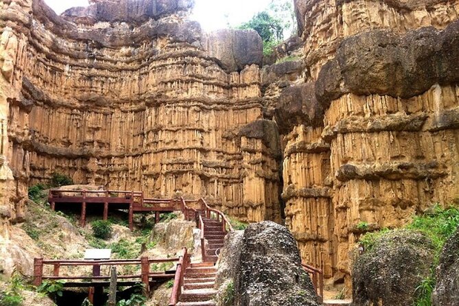 1 Day Private Tour Doi Inthanon And Phachor Canyon - Visit the Pagodas