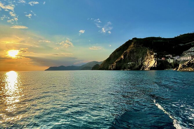 2-Hour Boat Tour at Sunset in the Cinque Terre With Pesto Tasting and Focaccia - Accessibility Features