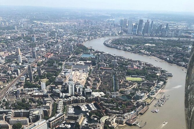35 Minute London Sightseeing Flight for 2 With Champagne - Minimum Age Requirement