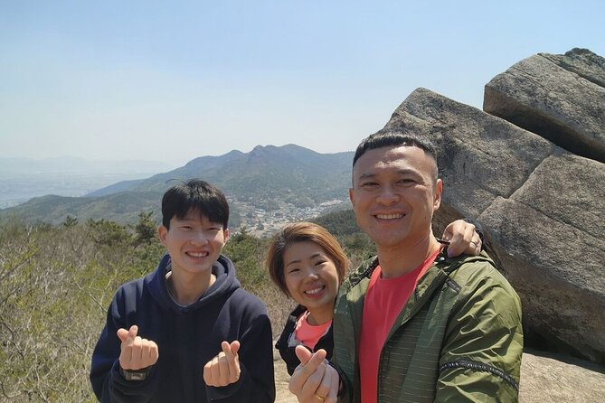 4-Hours Hiking and Tasting Rice Wine in the Mountain of Busan - Guide and Group Dynamics