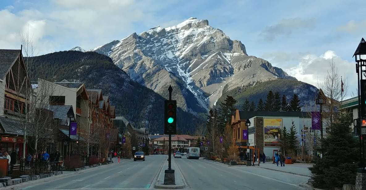 6 Day Canadian Rockies Explorer Private Tour - Admiring Lake Louise