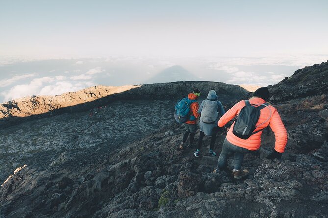7 Hour Hike Pico Mountain and Piquinho 2351 Meters - Booking and Cancellation Information