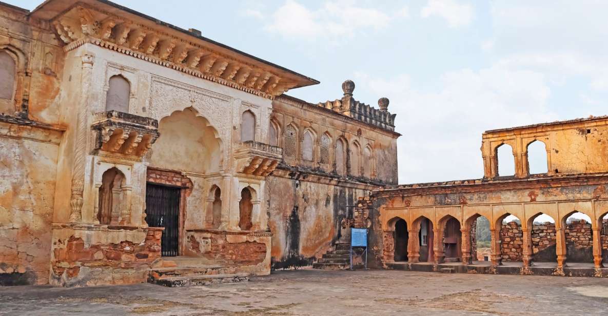 8-hours Excursion Trip to Unbeatable Kalinjar Fort - Booking Information