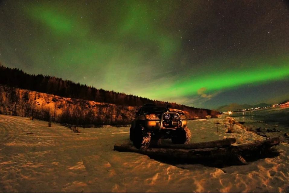 Akureyri: Northern Light Chase by Super Jeep - Photography Assistance