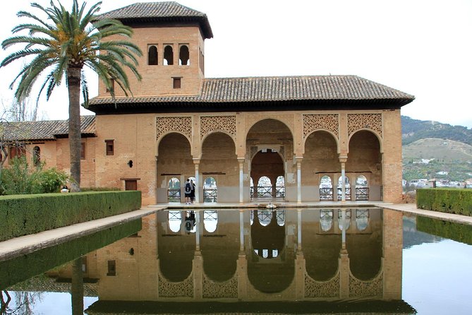 Alhambra Complete: Ticket Skip-The-Line Nasrid Palace and Generalife With Guide - Customer Experiences and Reviews