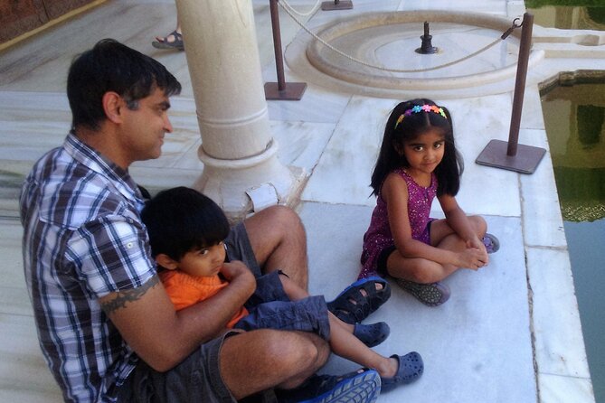 Alhambra: Private Tour for Families - Audio Guides for Groups