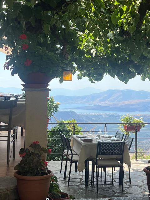 Athens to Delphi and Arachova Full Day Tour - Exploring Arachova