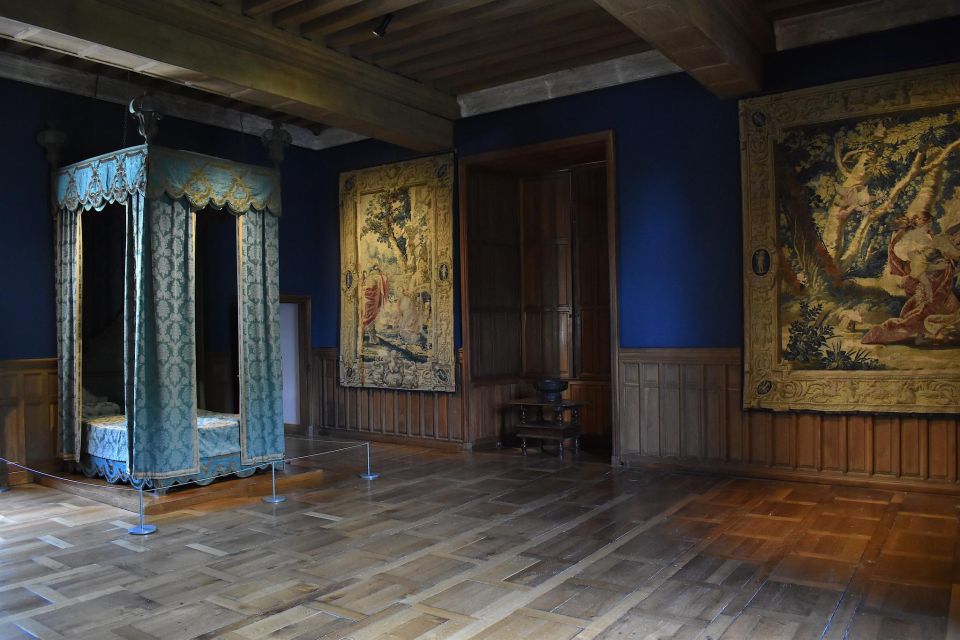 Azay-Le-Rideau Castle: Private Guided Tour With Ticket - Restrictions and Important Information